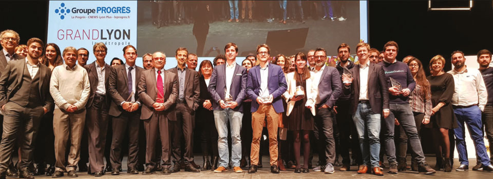 Lauréats des Victoires de l’Innovation Photo de groupe de tous les lauréats sur la scène des Victoires de l’Innovation ainsi que les représentants des structures partenaires de l’événement