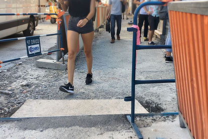 Contournement de chantier inaccessible Rue en travaux inaccessible aux personnes à mobilité réduite
